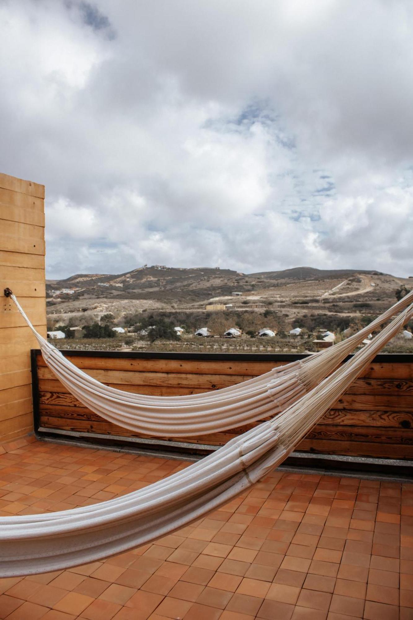 Hotel Cuatro Cuatros เอนเซนาดา ภายนอก รูปภาพ